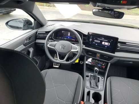 Certified 2025 Volkswagen Jetta Sport FWD image 7
