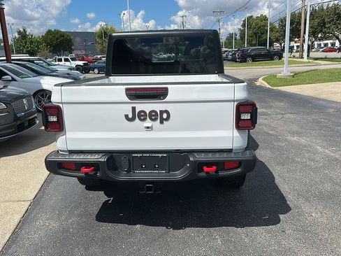 Used 2024 Jeep Gladiator Rubicon w/ Technology Group AWD/4WD image 5
