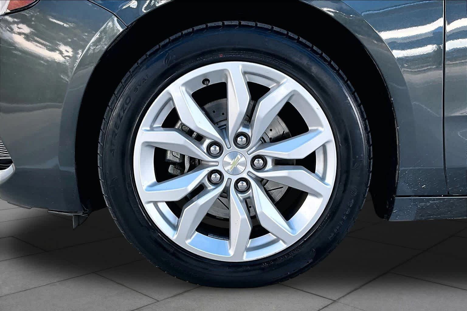 Used 2019 Chevrolet Impala LT FWD image 9