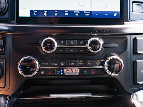 Used 2022 Ford F150 Lariat w/ Equipment Group 502A High AWD/4WD image 17