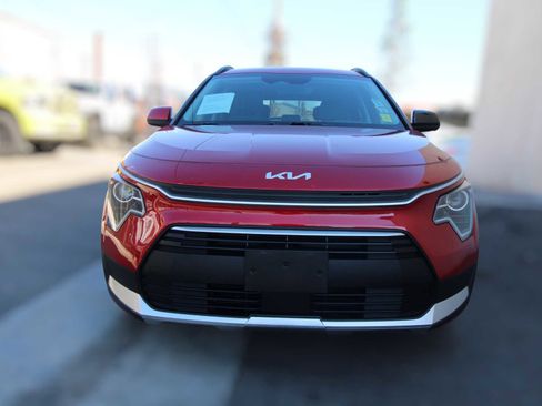 Used 2023 Kia Niro EX image 11