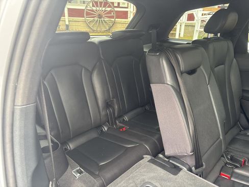 Used 2017 Audi Q7 3.0T Prestige w/ Prestige Package image 28