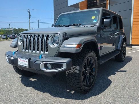 Used 2022 Jeep Wrangler Unlimited Sahara w/ Cold Weather Group AWD/4WD image 8