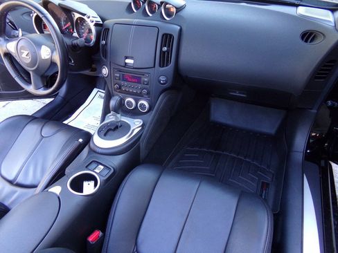 Used 2019 Nissan 370Z Roadster RWD image 22