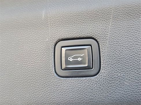 Certified 2021 Buick Enclave Avenir w/ Avenir Technology Package image 9