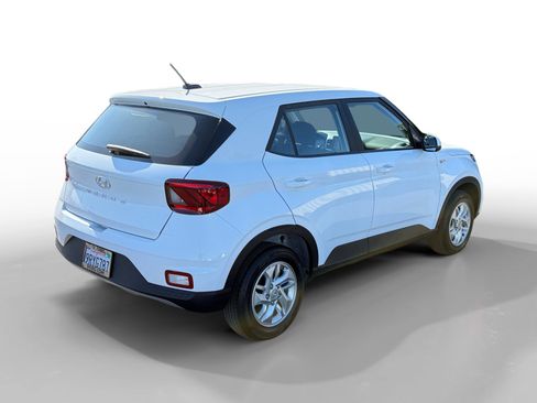 Certified 2025 Hyundai Venue SE FWD image 5
