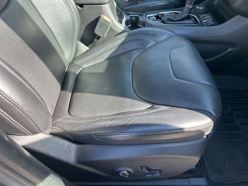 Used 2019 Jeep Cherokee Limited w/ Luxury Group image 50