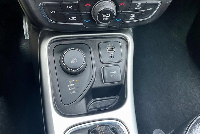 Used 2019 Jeep Compass Latitude w/ Cold Weather Group AWD/4WD image 16