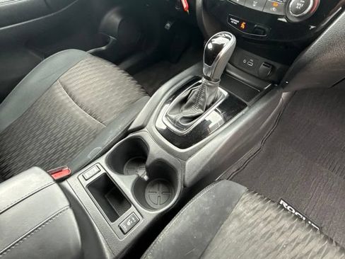 Used 2019 Nissan Rogue S w/ Special Edition Package FWD image 17