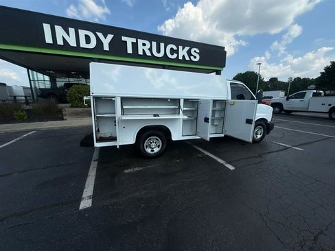 Used 2017 Chevrolet Express 3500 RWD image 19