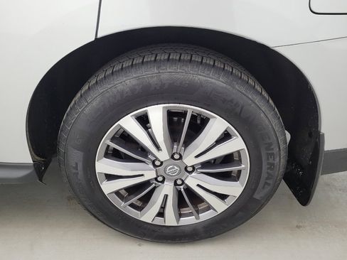 Used 2020 Nissan Pathfinder S AWD/4WD image 31