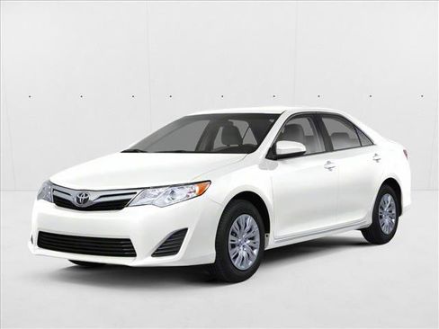 Used 2012 Toyota Camry LE FWD image 1
