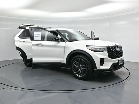 Certified 2025 Ford Explorer ST-Line w/ Premium Package image 35