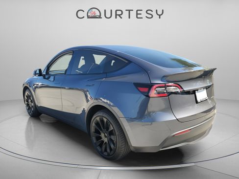 Used 2020 Tesla Model Y Long Range image 2