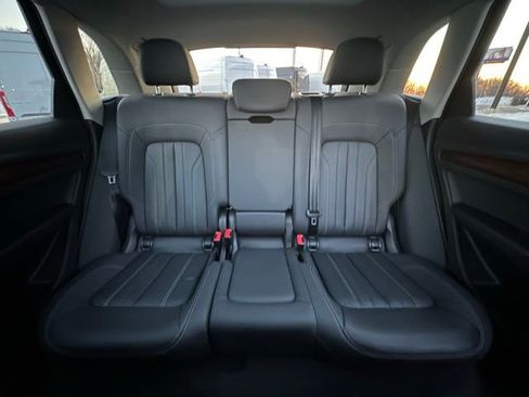 Used 2022 Audi Q5 2.0T Premium image 16