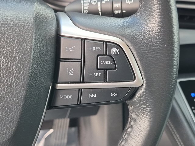 Used 2025 Toyota Sienna XLE FWD image 26
