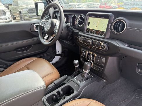 Used 2023 Jeep Wrangler Sahara w/ Cold Weather Group image 28