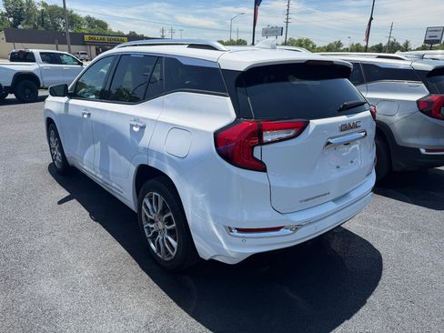Used 2023 GMC Terrain Denali w/ Denali Premium Package AWD/4WD image 2