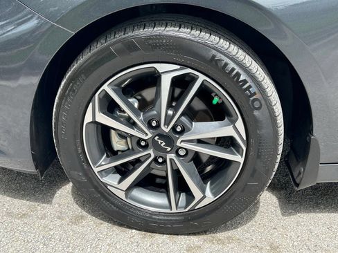 Used 2024 Kia Forte LXS w/ LXS Technology Package FWD image 29