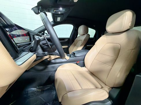 Used 2025 Porsche Cayenne Coupe image 5