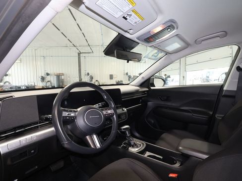 Used 2025 Hyundai Kona SEL FWD image 9