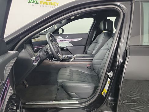 Certified 2024 BMW i7 xDrive60 w/ Executive Package AWD/4WD image 5