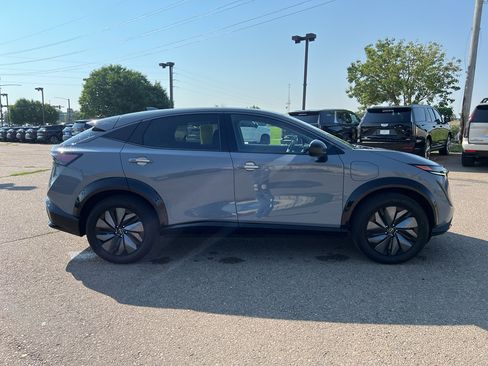 Used 2025 Nissan Ariya AWD image 5