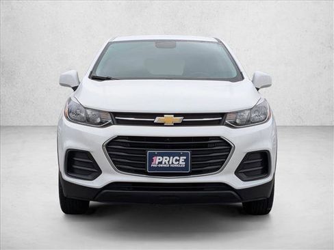 Used 2022 Chevrolet Trax LS w/ Tint and Cruise Package AWD/4WD image 2