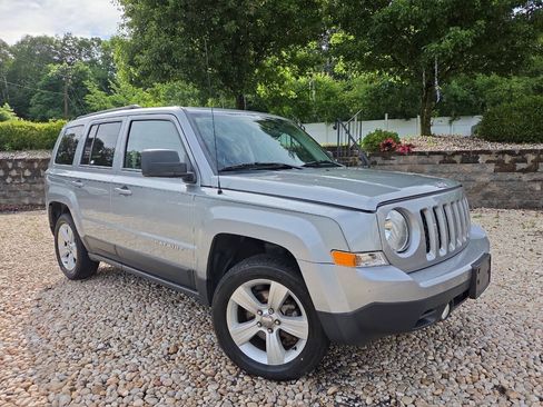 Used 2015 Jeep Patriot Latitude w/ Trailer Tow Prep Group AWD/4WD image 25
