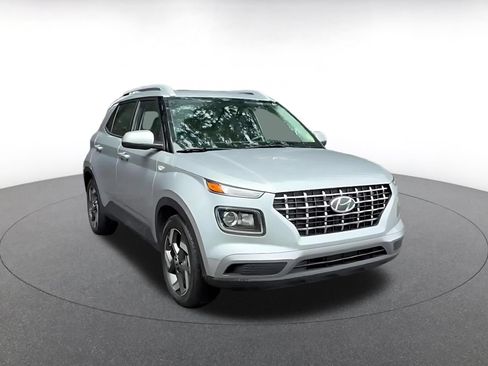Used 2026 Hyundai Venue SEL FWD image 3