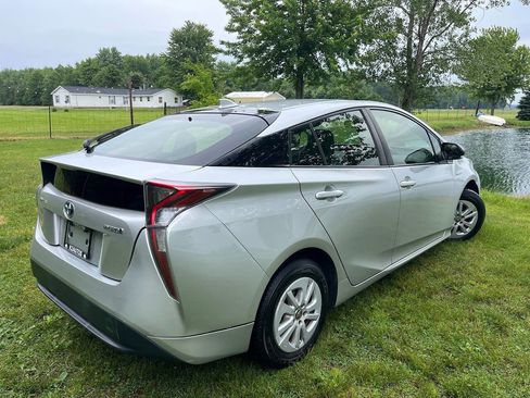 Used 2016 Toyota Prius Two FWD image 7