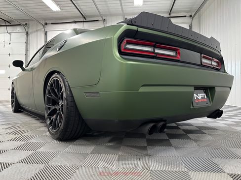 Used 2009 Dodge Challenger SRT8 w/ SRT Option Group II RWD image 21