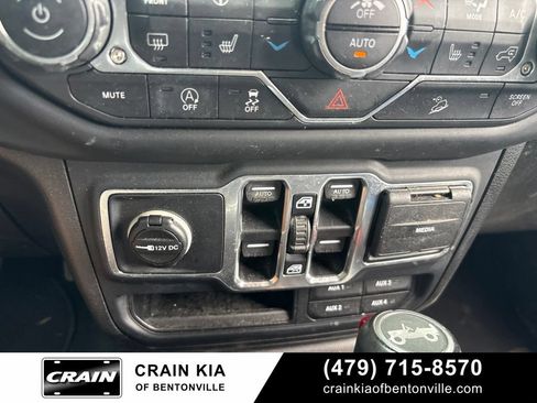 Used 2018 Jeep Wrangler Unlimited Sahara AWD/4WD image 14