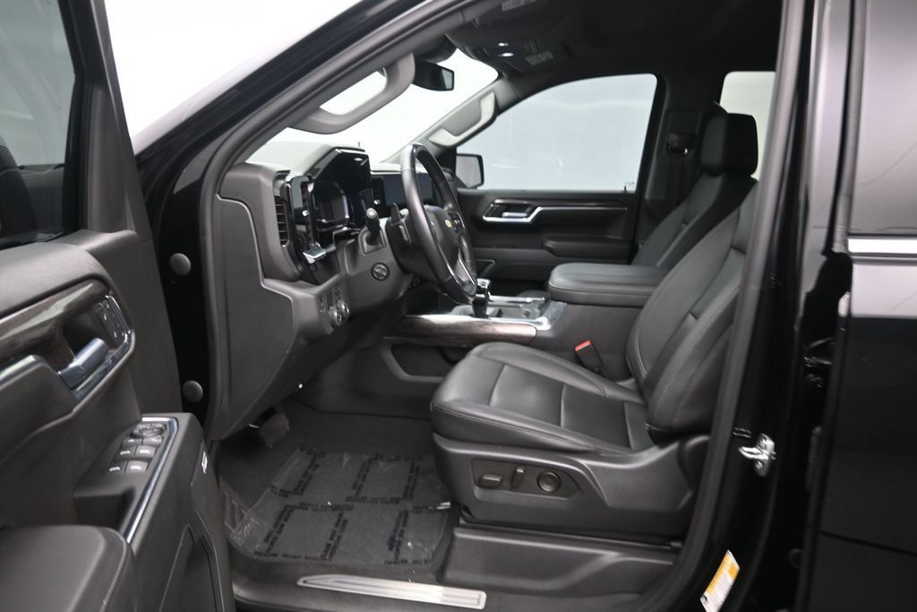 Used 2023 Chevrolet Silverado 1500 LTZ RWD image 13