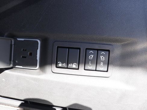 Used 2024 Chevrolet Tahoe High Country image 19