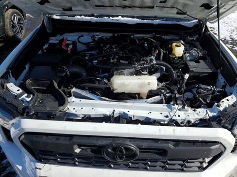 Used 2025 Toyota Tacoma SR image 9