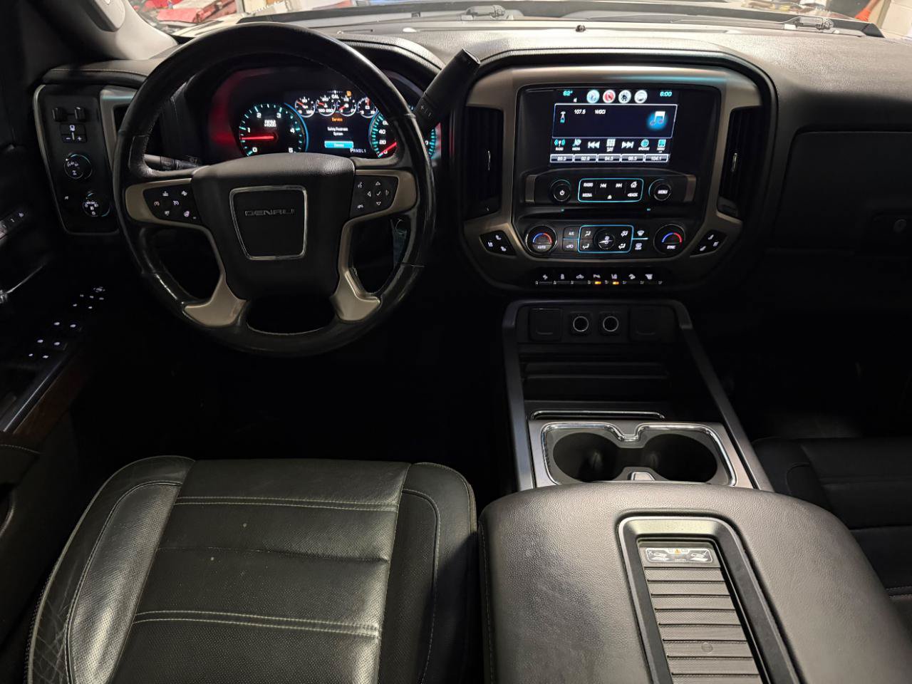 Used 2018 GMC Sierra 2500 Denali w/ Suspension Package, Off-Road AWD/4WD image 28