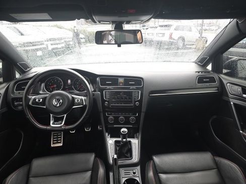 Used 2017 Volkswagen GTI SE image 30
