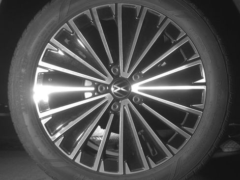 Used 2025 Volkswagen Taos SE image 15