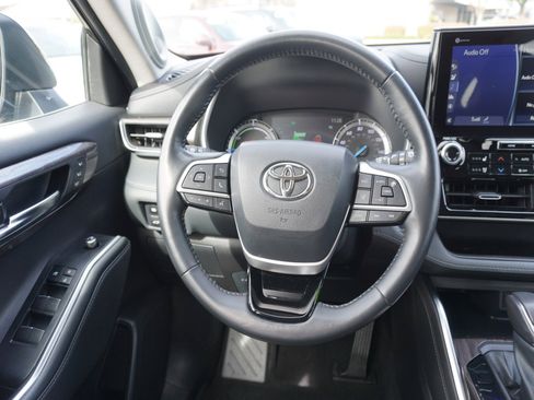 Used 2022 Toyota Highlander Limited image 17