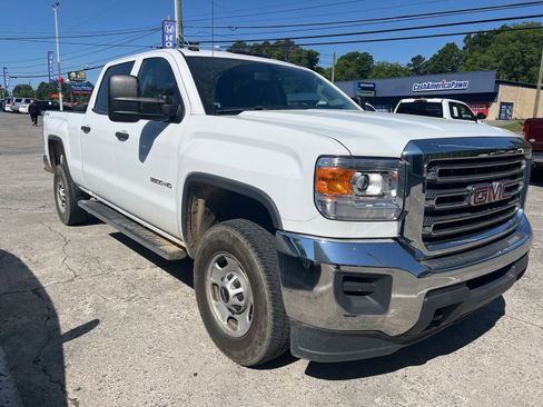 Used 2015 GMC Sierra 2500 4x4 Crew Cab w/ Sierra Convenience Package image 2