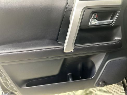 Used 2016 Toyota 4Runner SR5 image 10