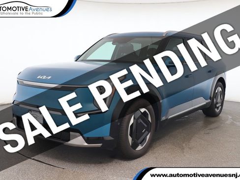 Used 2024 Kia EV9 Land image 1