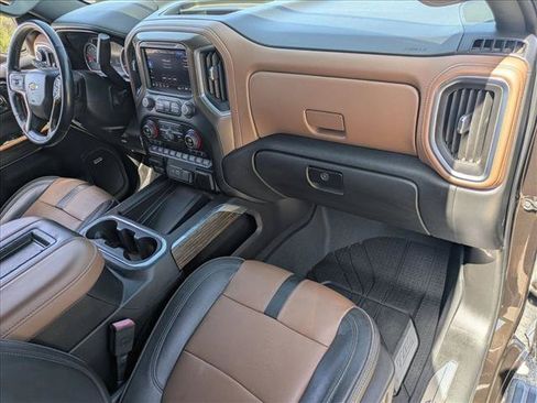 Used 2019 Chevrolet Silverado 1500 High Country w/ Technology Package AWD/4WD image 17