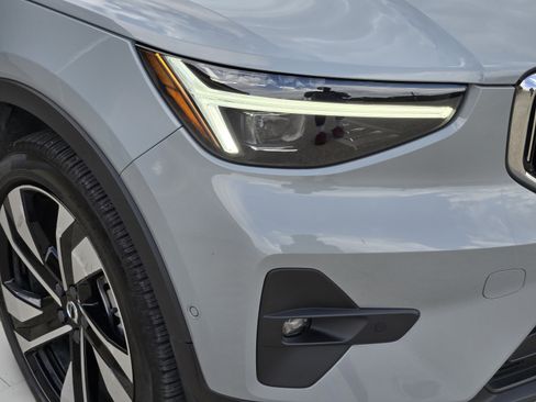 Used 2024 Volvo XC40 B5 Plus w/ Protection Package Premier AWD/4WD image 34