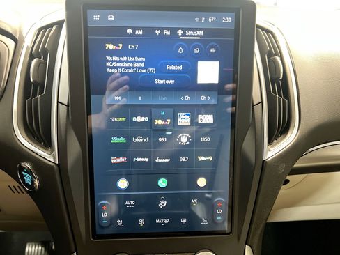 Used 2023 Ford Edge Titanium image 10