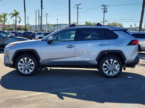 Used 2025 Toyota RAV4 XLE Premium image 28