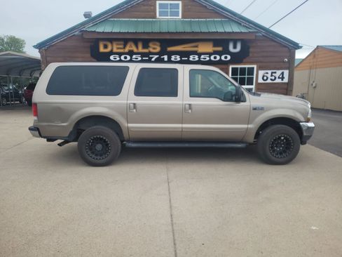 Used 2000 Ford Excursion XLT image 2