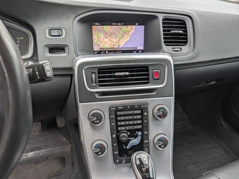 Used 2018 Volvo V60 T5 Cross Country Platinum image 20