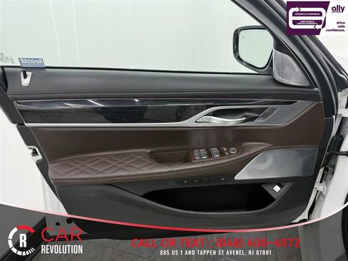 Used 2021 BMW 750i xDrive w/ Luxury Rear Seating Package image 23